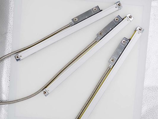 Kelas Perlindungan IP67 Optical Linear Encoders Resolusi 5μm Resolusi Tampilan Inkremental atau Absolute